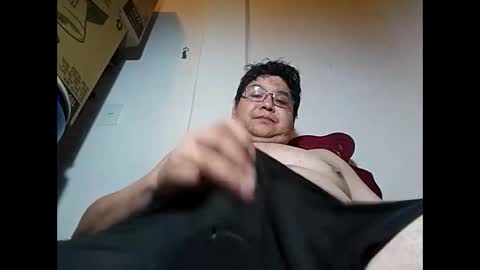 Snapshot of elimposstor chatting on February 4, 1:13 am elimposstor online show from February 4, 1:13 am