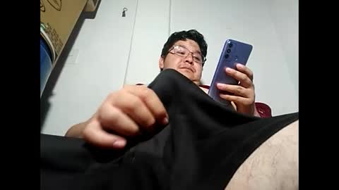 Snapshot of elimposstor chatting on February 6, 4:10 am elimposstor online show from February 6, 4:10 am