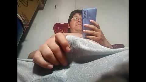 Snapshot of elimposstor chatting on February 17, 12:10 am elimposstor online show from February 17, 12:10 am