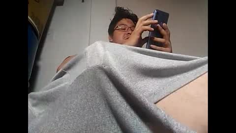 Snapshot of elimposstor chatting on February 24, 2:37 pm elimposstor online show from February 24, 2:37 pm