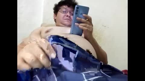 Snapshot of elimposstor chatting on October 6, 8:23 am elimposstor online show from October 6, 8:23 am