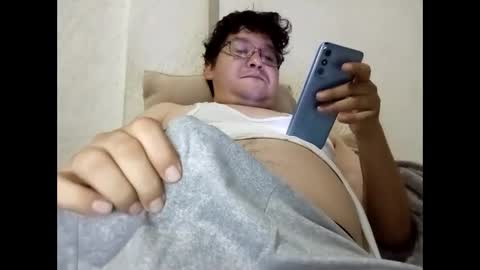 Snapshot of elimposstor chatting on October 8, 2:36 pm elimposstor online show from October 8, 2:36 pm