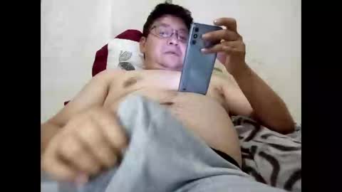 Snapshot of elimposstor chatting on November 13, 1:04 am elimposstor online show from November 13, 1:04 am