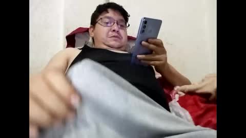 Snapshot of elimposstor chatting on November 30, 12:53 pm elimposstor online show from November 30, 12:53 pm