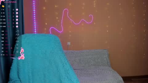 Snapshot of elina__rose chatting on March 8, 3:28 am Elina online show from March 8, 3:28 am