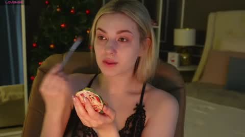 Snapshot of elina_nortas chatting on December 21, 1:15 am Elina online show from December 21, 1:15 am