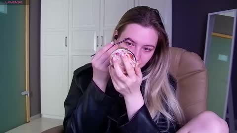 Snapshot of elina_nortas chatting on September 16, 1:06 am Elina online show from September 16, 1:06 am