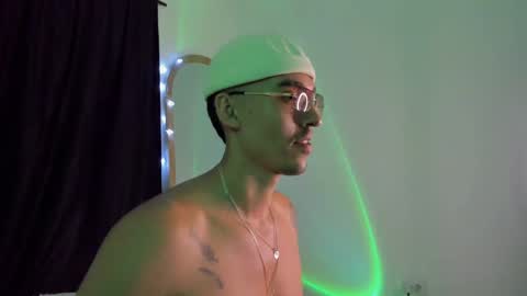 elio_dicaprio online show from November 9, 2:21 am