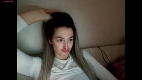 elisa_dove208 online show from December 1, 4:28 am