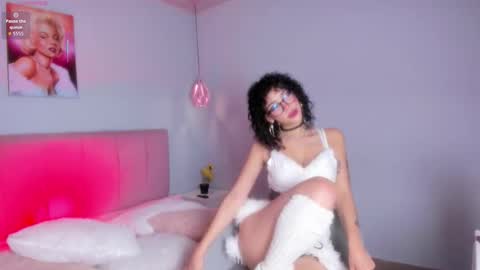 elisabethflores online show from September 13, 12:38 pm