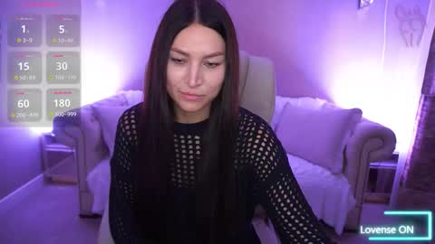 elisevelour online show from October 21, 12:39 pm