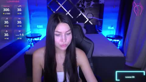 elisevelour online show from October 29, 3:03 pm