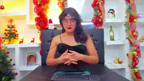 elith_berry69_ online show from December 15, 9:09 pm