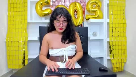 elith_berry69_ online show from January 28, 10:34 pm