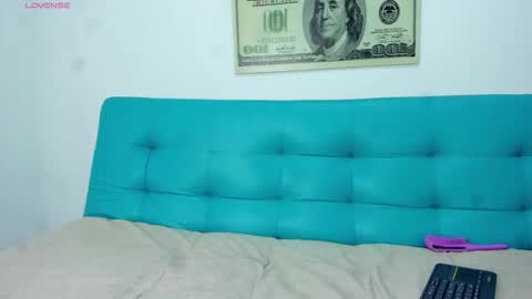 Snapshot of elizabeth_lamer chatting on December 4, 8:01 am Elizabeth Lamer online show from December 4, 8:01 am