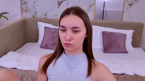 Snapshot of elizabethcash chatting on February 20, 10:37 pm Elizabeth online show from February 20, 10:37 pm