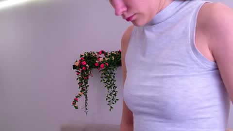 Snapshot of elizabethcash chatting on March 2, 7:23 pm Elizabeth online show from March 2, 7:23 pm