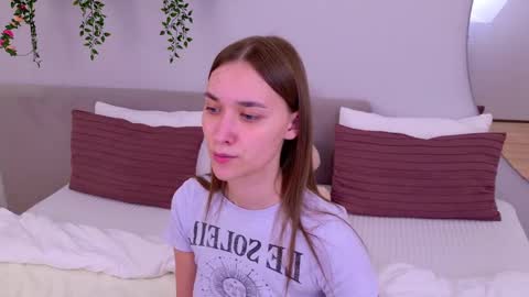 Snapshot of elizabethcash chatting on March 5, 10:32 pm Elizabeth online show from March 5, 10:32 pm