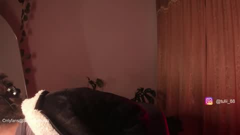 Snapshot of elizabethz chatting on October 16, 2:01 am Tuli online show from October 16, 2:01 am