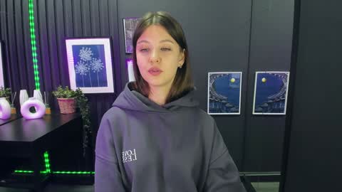 Eliza online show from December 10, 7:11 pm