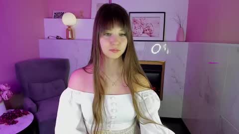 Eliza online show from February 18, 7:41 pm