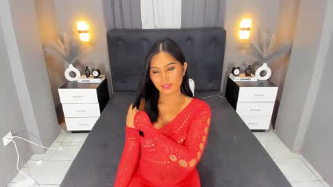 Ella online show from December 3, 5:55 pm