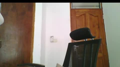 Snapshot of ella_laurel chatting on January 17, 8:56 am Ella online show from January 17, 8:56 am