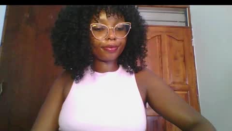 Snapshot of ella_laurel chatting on March 7, 8:13 am Ella online show from March 7, 8:13 am