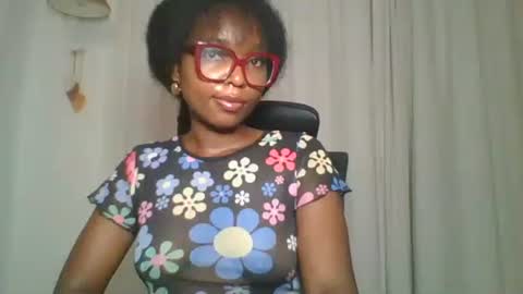 Snapshot of ella_laurel chatting on October 9, 2:31 am Ella online show from October 9, 2:31 am