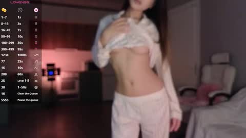 Snapshot of ella_lee15 chatting on October 20, 2:12 am Lee online show from October 20, 2:12 am