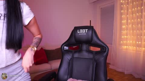 ELLA OWEN online show from January 6, 3:08 pm