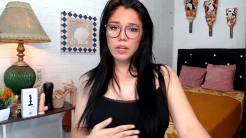 Snapshot of ellahollywood1818 chatting on December 2, 4:20 am CINDERELLA online show from December 2, 4:20 am