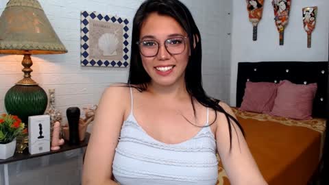 Snapshot of ellahollywood1818 chatting on December 3, 3:33 pm CINDERELLA online show from December 3, 3:33 pm