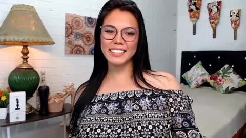 Snapshot of ellahollywood1818 chatting on December 4, 4:05 pm CINDERELLA online show from December 4, 4:05 pm