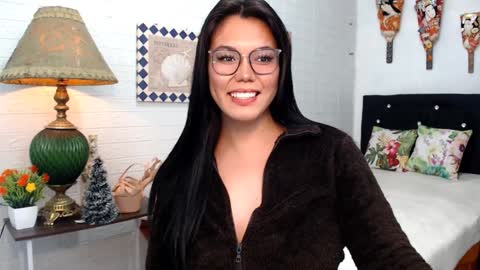 Snapshot of ellahollywood1818 chatting on December 8, 9:57 am CINDERELLA online show from December 8, 9:57 am