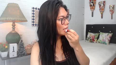 Snapshot of ellahollywood1818 chatting on December 10, 5:07 am CINDERELLA online show from December 10, 5:07 am