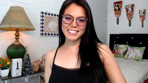 Snapshot of ellahollywood1818 chatting on December 30, 2:09 am CINDERELLA online show from December 30, 2:09 am