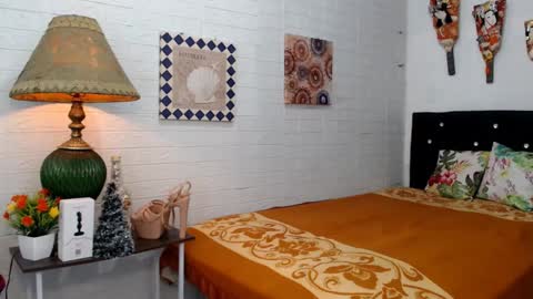 Snapshot of ellahollywood1818 chatting on January 9, 4:08 am CINDERELLA online show from January 9, 4:08 am