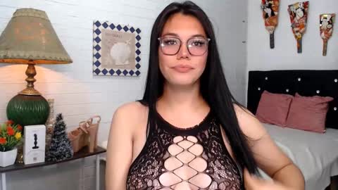 Snapshot of ellahollywood1818 chatting on February 11, 1:41 am CINDERELLA online show from February 11, 1:41 am