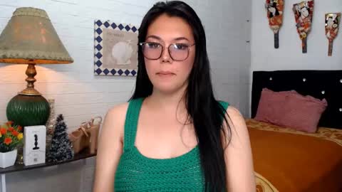 Snapshot of ellahollywood1818 chatting on February 15, 2:37 am CINDERELLA online show from February 15, 2:37 am