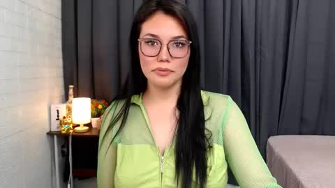 Snapshot of ellahollywood1818 chatting on February 26, 3:21 am CINDERELLA online show from February 26, 3:21 am