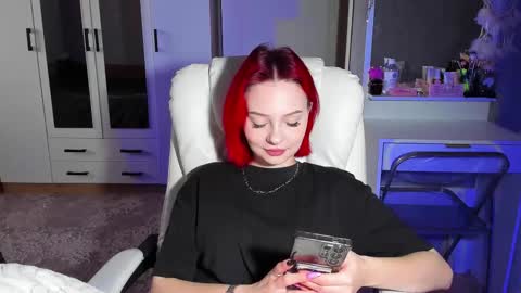 ellales online show from October 14, 9:43 am