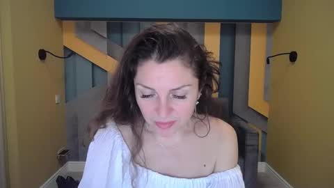 EllaLongs online show from December 7, 1:40 pm