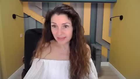 EllaLongs online show from December 15, 1:00 pm