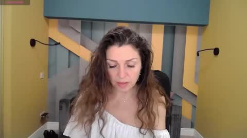 EllaLongs online show from January 2, 12:35 pm