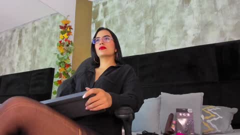  ella  online show from February 7, 11:23 am