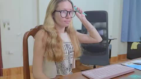 Snapshot of ellcrys chatting on October 13, 10:43 pm im Elsa lets go Subscribe to my OF and Youtube -35 online show from October 13, 10:43 pm