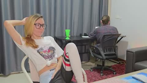 Snapshot of ellcrys chatting on October 20, 10:21 pm im Elsa lets go Subscribe to my OF and Youtube -35 online show from October 20, 10:21 pm