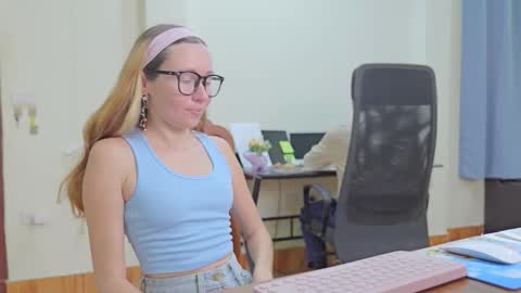 Snapshot of ellcrys chatting on October 27, 9:30 pm im Elsa lets go Subscribe to my OF and Youtube -35 online show from October 27, 9:30 pm