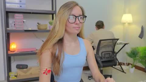 Snapshot of ellcrys chatting on November 3, 9:48 pm im Elsa lets go Subscribe to my OF and Youtube -35 online show from November 3, 9:48 pm